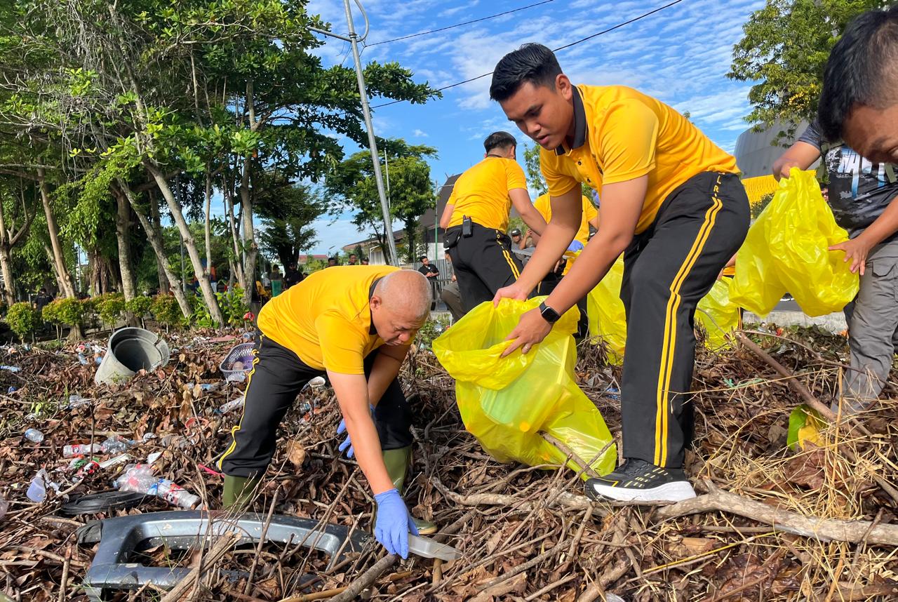 350 Personel Gabungan TNI-Polri Bersihkan Siring 0 KM dan Sungai Martapura, Dukung Program ASRI Presiden Prabowo