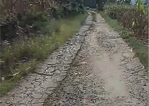 Jalan Penghubung Sukolilo–Kayen Rusak Sejak 20 Tahun Lalu, Warga Tompe Gunung Desak Pemkab Pati Segera Turun Tangan