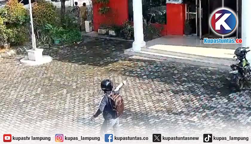 Gagal Curi Motor di Halaman Kantor Kecamatan Tanjungkarang Pusat, Dua Pelaku Kabur Sambil Acungkan Senjata Api ke Petugas