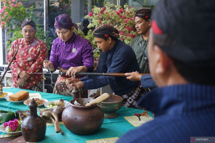 Bupati Trenggalek Pimpin Jamasan Pusaka di Pendopo Manggala Praja Nugraha, Rangkaian HUT ke-832
