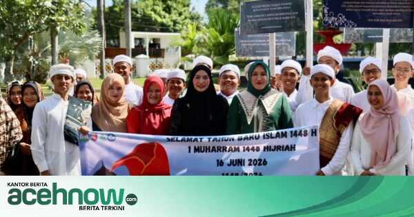 Pawai 1 Muharram di Banda Aceh, Bunda PAUD Aceh Selfie dengan Unta Styrofoam Buatan Siswa SD Al-Azhar Kairo