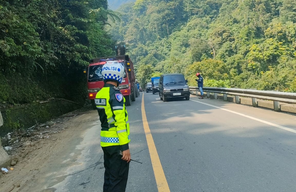 Jalur Padang-Bukittinggi di Lembah Anai Kembali Normal, Sistem Buka Tutup Berakhir Usai Pengaspalan Jembatan Kembar