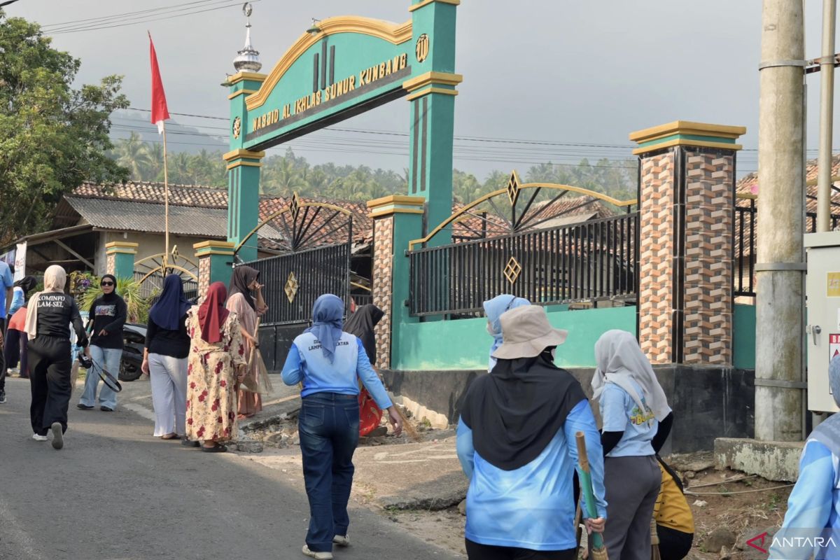 Pemkab Lampung Selatan Gencarkan Gema HELAU Bersihkan Jalur Wisata Jelang Tradisi Ruwat Bumi di Kalianda