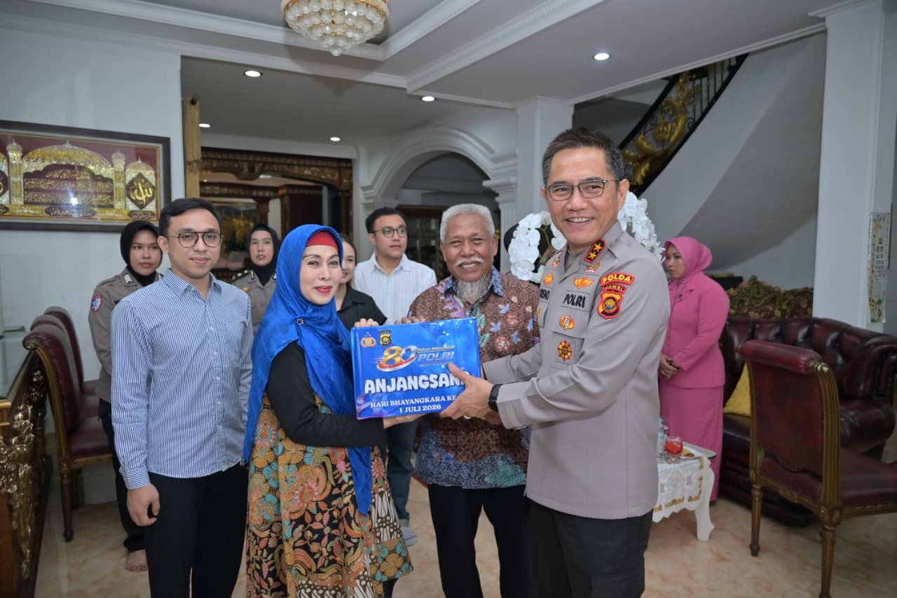 Kapolda Jambi Irjen Krisno H. Siregar Gelar Anjangsana ke Tiga Purnawirawan Polri Jelang Hari Bhayangkara ke-80