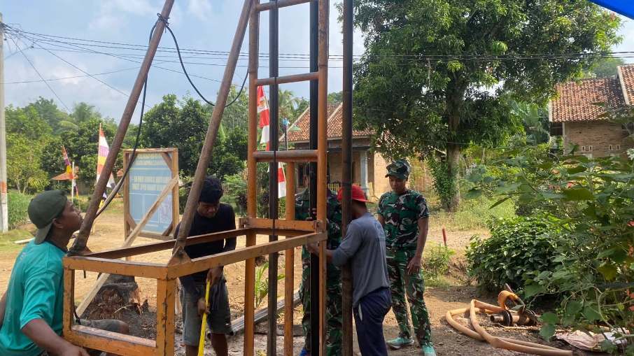 Warga Desa Baru Raharja Lampung Utara Kini Nikmati Air Bersih Berkat Sumur Bor TMMD Ke-129 Kodim 0412/LU