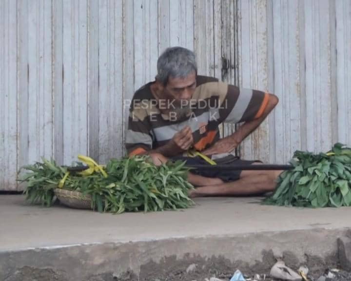 Kakek Penjual Kangkung di Lebak Ikat Perut Pakai Tali Plastik demi Tahan Lapar, Relawan Turun Tangan