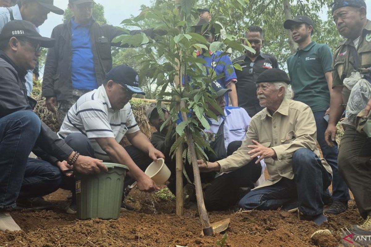 Pemkab Bandung Wajibkan 90 Ribu Buruh Tanam Pohon untuk Pulihkan Kawasan Hulu