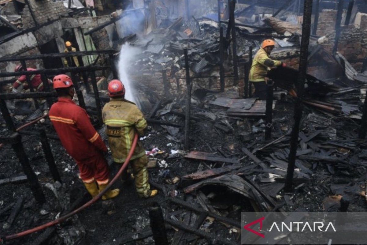 Kebakaran Dahor II Balikpapan Hanguskan 11 Rumah, 20 Kepala Keluarga Mengungsi ke Tenda Darurat