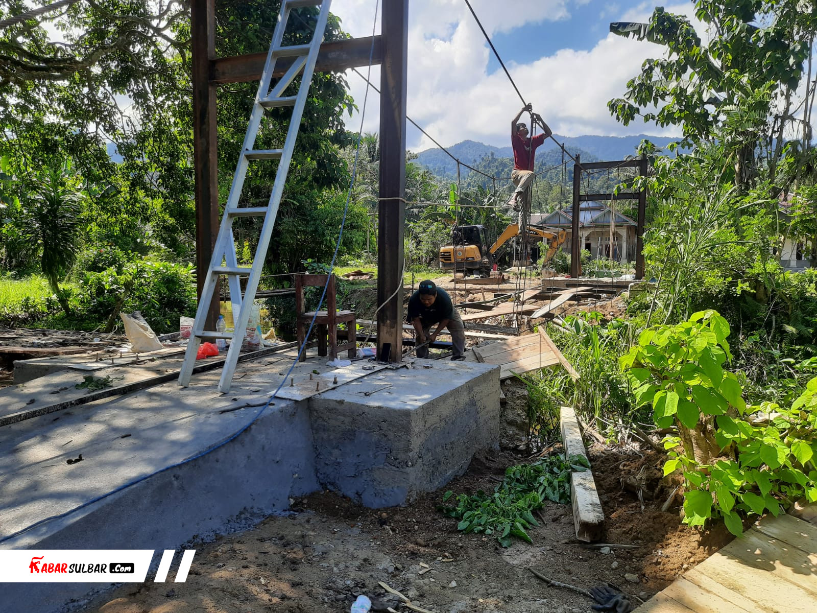Kodim 1418/Mamuju Bangun Jembatan Gantung di Desa Campaloga, Akses Warga ke Layanan Kesehatan dan Pendidikan Terbukti