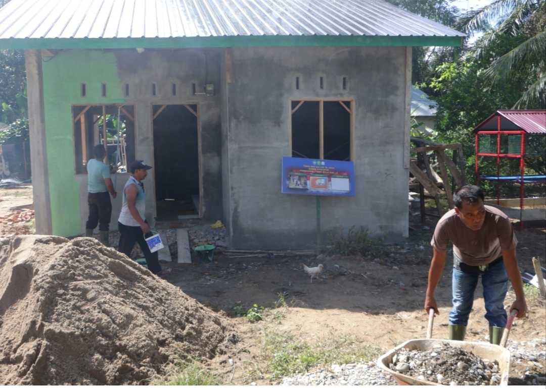 Rumah Tidak Layak Huni Milik Warga Aceh Timur Dibedah TMMD Kodim 0104, Kini Masuki Tahap Pengecatan