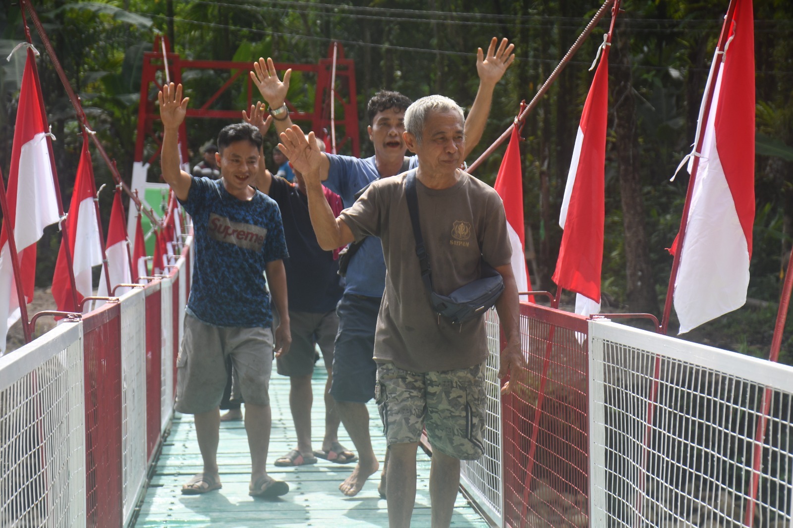 Jembatan Gantung 35 Meter di Bawolato Nias Rampung, Akses Warga ke Lahan Pertanian Kini Terbuka