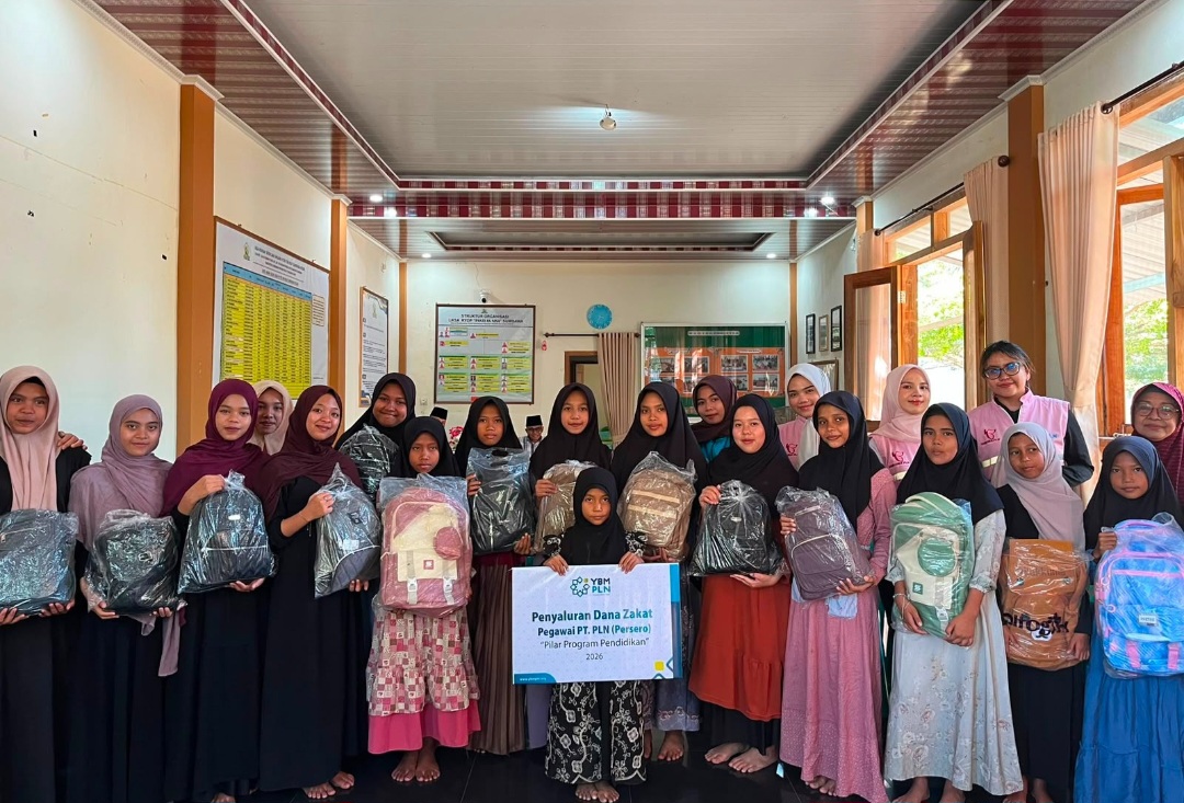 YBM PLN NTB Salurkan 20 Paket Perlengkapan Sekolah untuk Anak Panti Asuhan di Sumbawa Besar