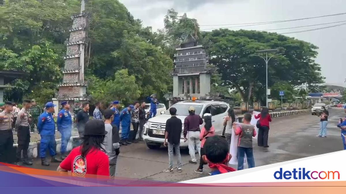Rombongan Ustaz Abdul Somad Dihadang 25 Orang di Bandara Melalan Kutai Barat, Polisi Kerahkan 500 Personel