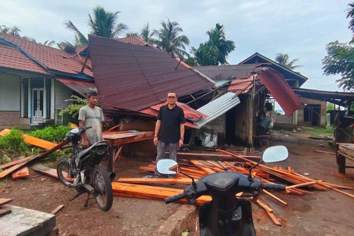 17 Rumah di Simeulue Rusak Diterjang Angin Kencang dan Puting Beliung, BPBD Turun ke Lokasi