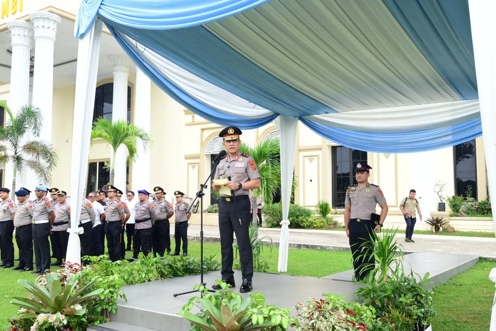 Kapolda Jambi Pimpin Upacara Kenaikan Pangkat 1 Juli, 76 Personel Polres Jajaran Naik Pangkat