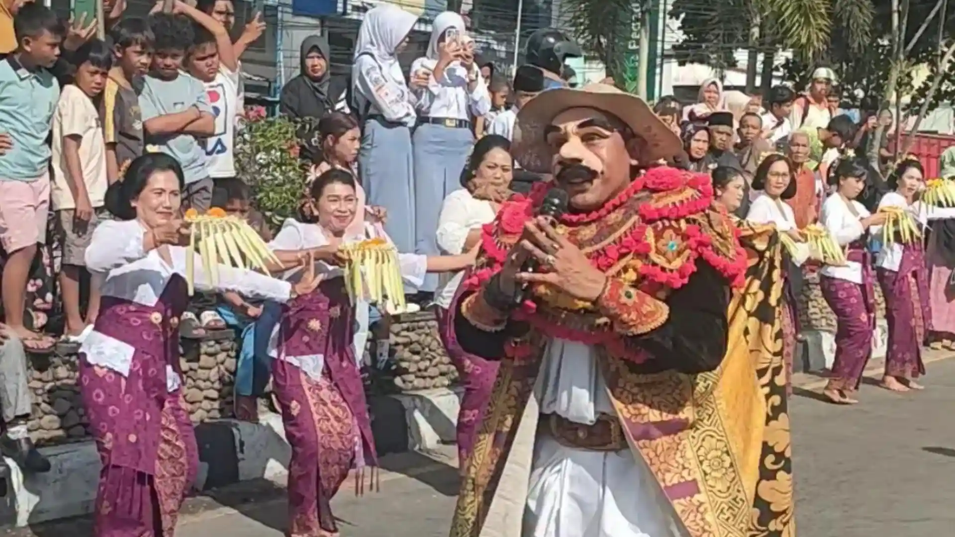 Pawai Taaruf MTQ NTB 2026 Diramaikan Umat Hindu Lombok Tengah, Simbol Nyata Moderasi Beragama