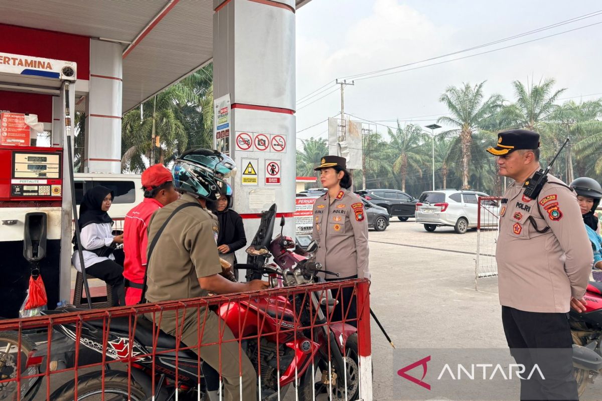 Polres Bangka Barat Kerahkan Personel Awasi 3 SPBU di Mentok, Pastikan BBM Bersubsidi Sesuai Barcode