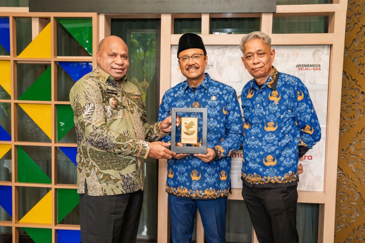 Gubernur Papua Dorong Prioritas Guru Asli Papua di Sekolah Rakyat, Target Gedung Permanen Beroperasi 2027