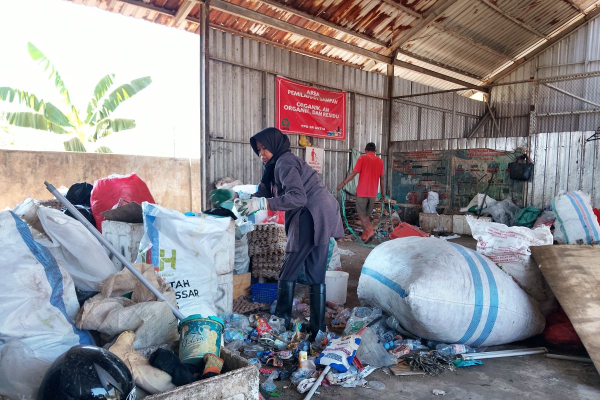 Kecamatan Ujung Tanah Makassar Pertegas Larangan Angkut Sampah Non-Residu ke TPA, Camat: Petugas Siap Terima Sanksi