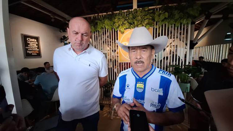 Manajer Persib Bandung Umuh Muchtar Buka Suara soal Masa Depan Bojan Hodak, Rapat Kontrak Digelar Malam Ini