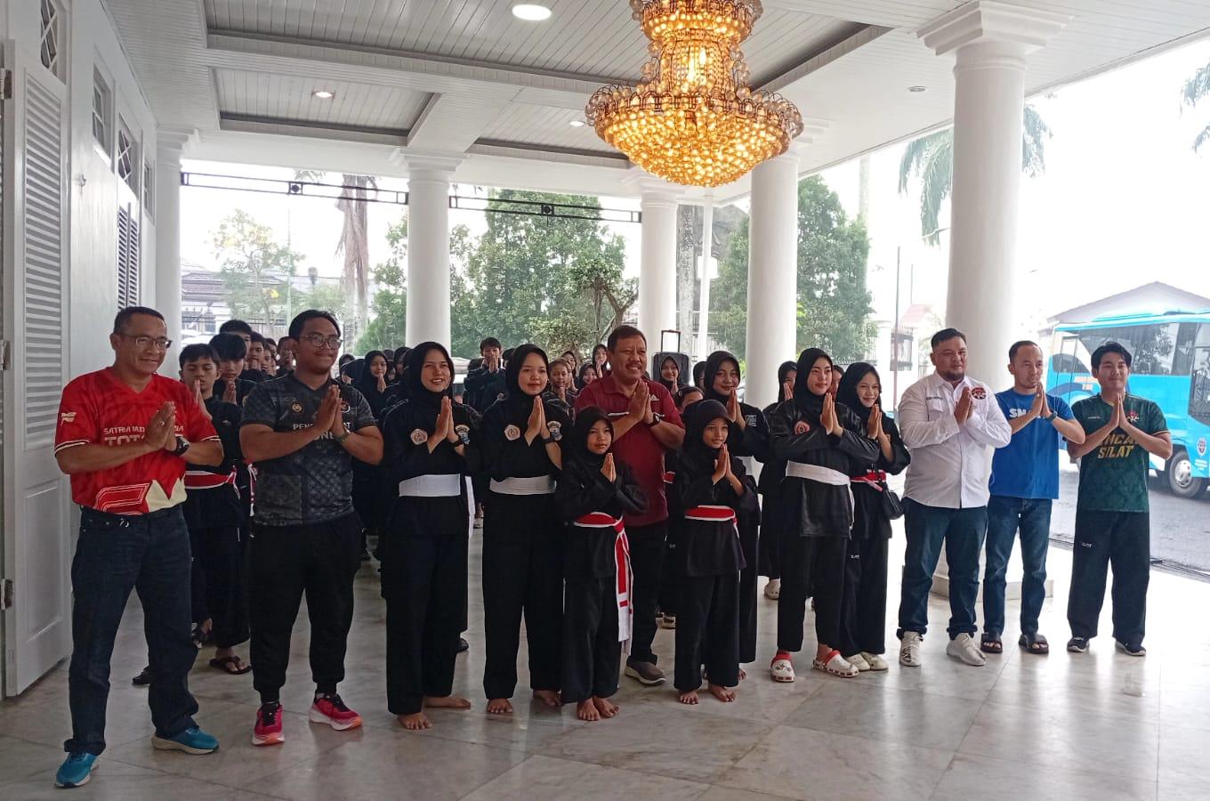 80 Atlet SMI Pangkalpinang Dilepas Wali Kota untuk Bertarung di Kejurda Pencak Silat Babel di Muntok