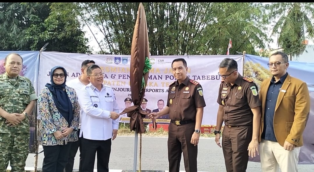 Pemkab Bangka Tengah Resmikan Jalan Adhyaksa, Tanam 20 Pohon Tabebuya Bersama Kejaksaan dan BUMN
