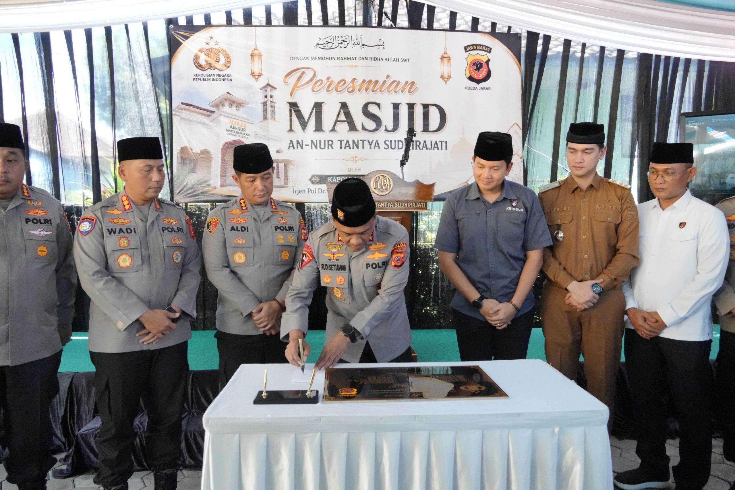 Kapolda Jabar Resmikan Masjid Wakaf Alumni Akpol 2003 di Sumedang, Warga Desa Cibitung Kini Punya Pusat Ibadah dan Edukasi