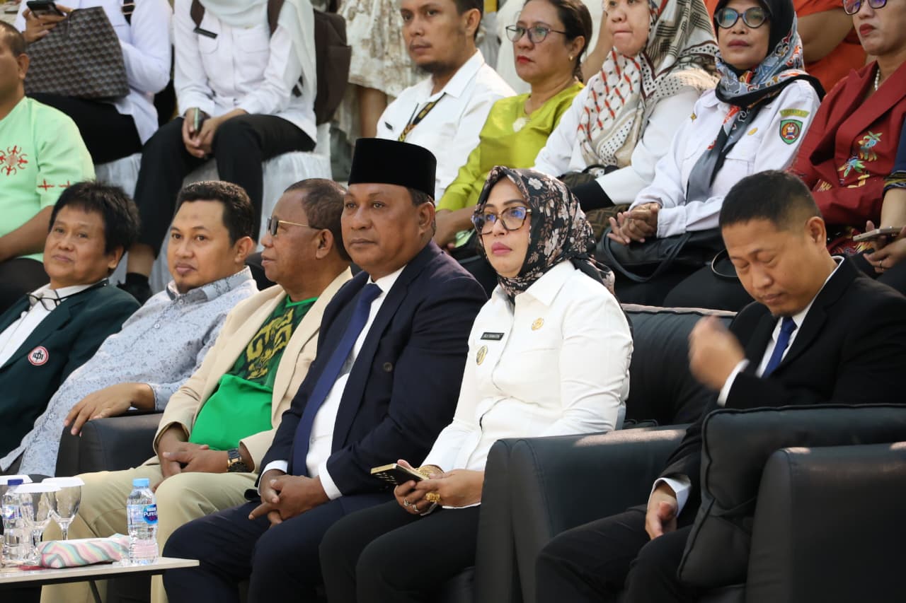 29 Dokter Baru Unpatti Diambil Sumpah, Wagub Maluku Ingatkan Empati dan Pengabdian di Tengah Tantangan Medis Modern