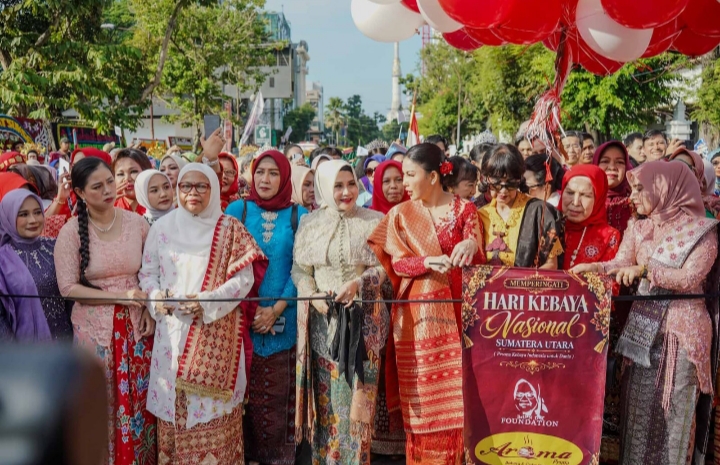 Ribuan Perempuan Berkebaya Padati Lapangan Benteng Medan Peringati Hari Kebaya Nasional 2026, Ada Stan UMKM Gratis