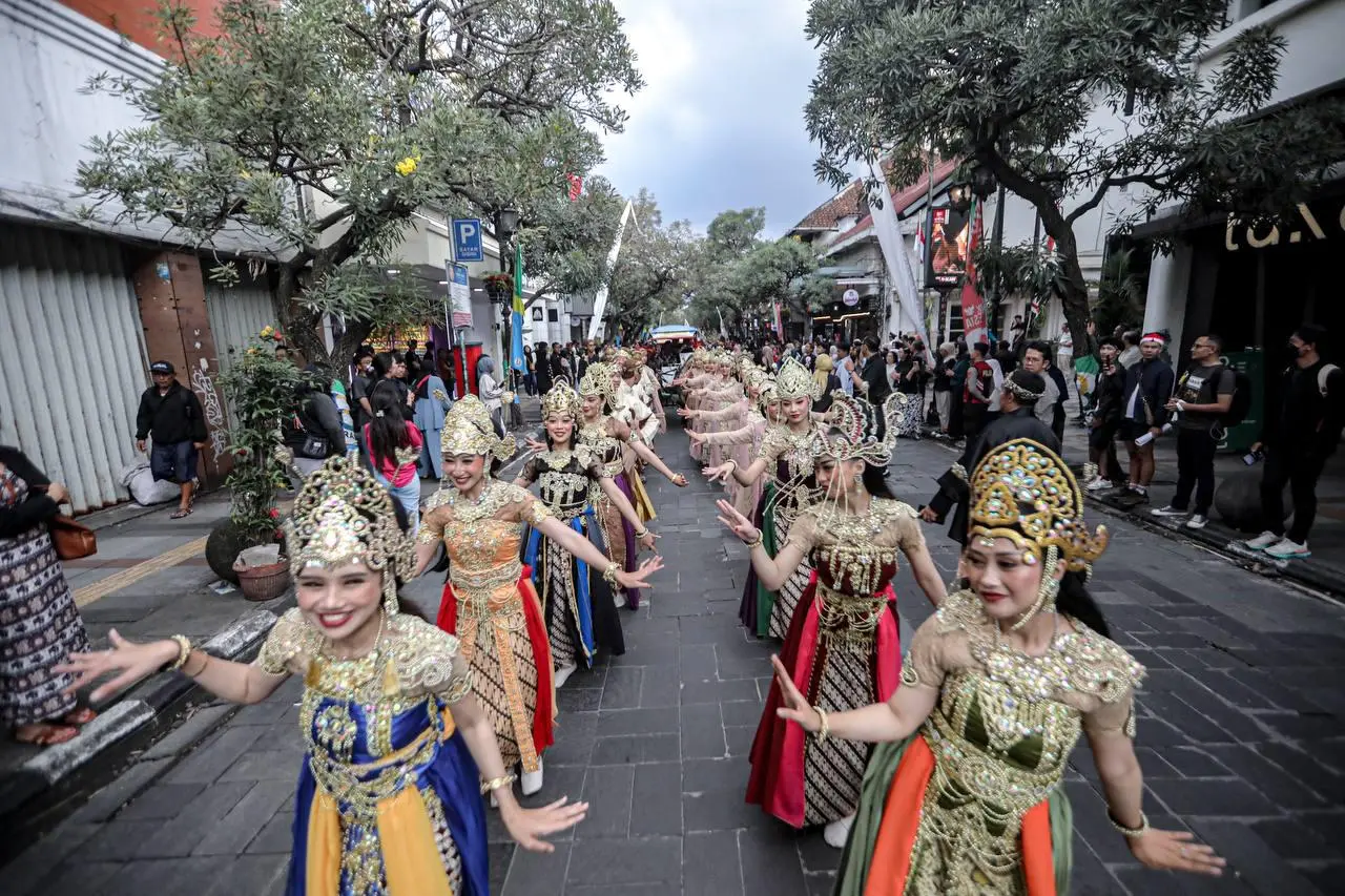Kirab Budaya Milangkala Tatar Sunda 2026 Digelar Besok Malam di Bandung, Rute dari Kiara Artha Park hingga Gedung Sate