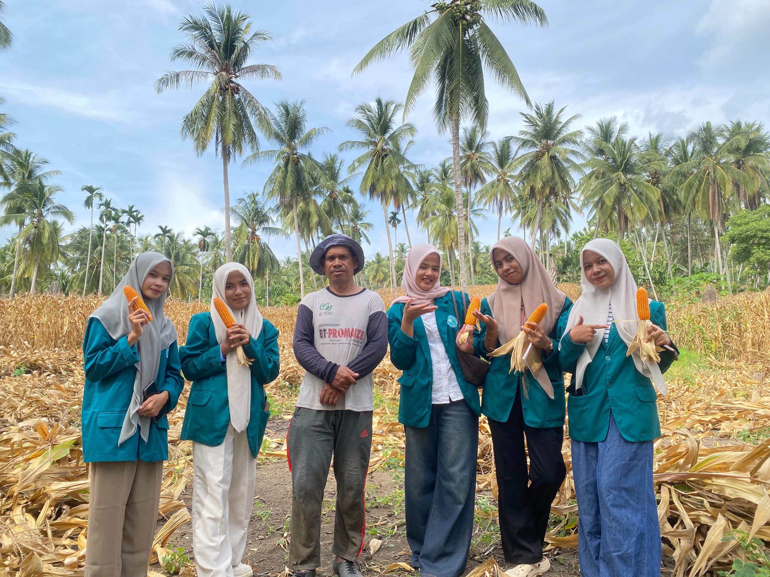 Mahasiswa Pertanian UNIKI Bireuen Petakan Produksi Jagung di Gampong Bate Raya, Data Jadi Bahan Analisis Usaha Tani