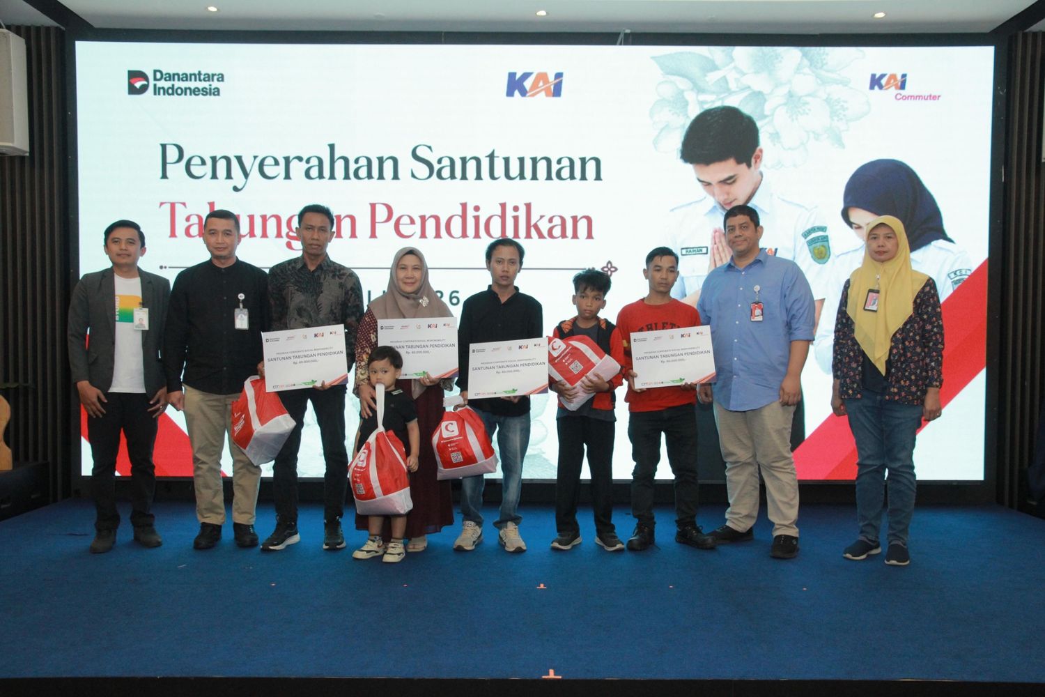 KAI Salurkan Beasiswa Tabungan Rp300 Juta untuk 5 Anak Korban Kecelakaan Kereta di Bekasi Timur
