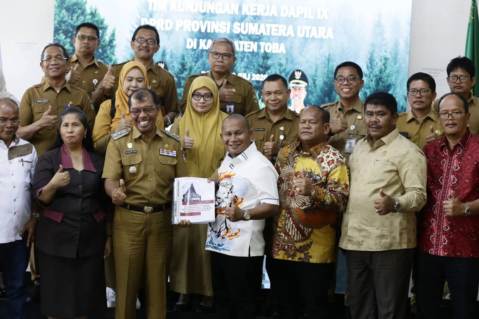 Wakil Bupati Toba Audi Murphy Sitorus Terima Aspirasi 12 Anggota DPRD Sumut, Mulai Jalan Rusak hingga Sekolah Baru