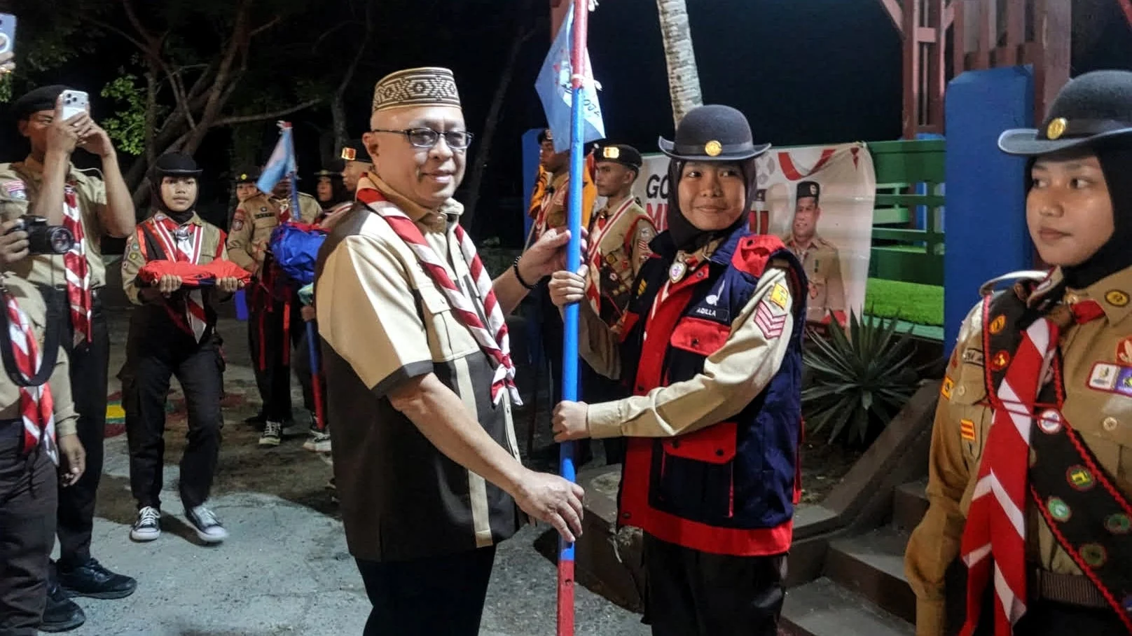 Bupati Gorontalo Sofyan Puhi Lepas 100 Lebih Anggota Pramuka Penggalang ke Jambore Nasional XII Cibubur