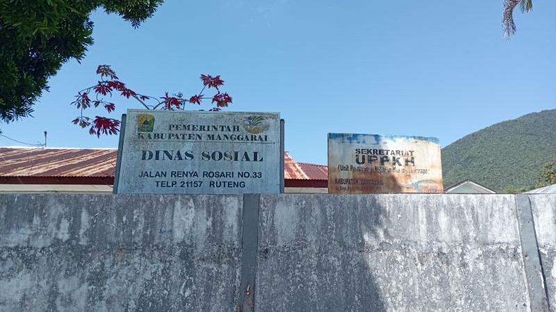 Logo Pemda di Poster Dinas Sosial Manggarai Berubah Tiga Versi, Kadis Akui Staf Pakai AI