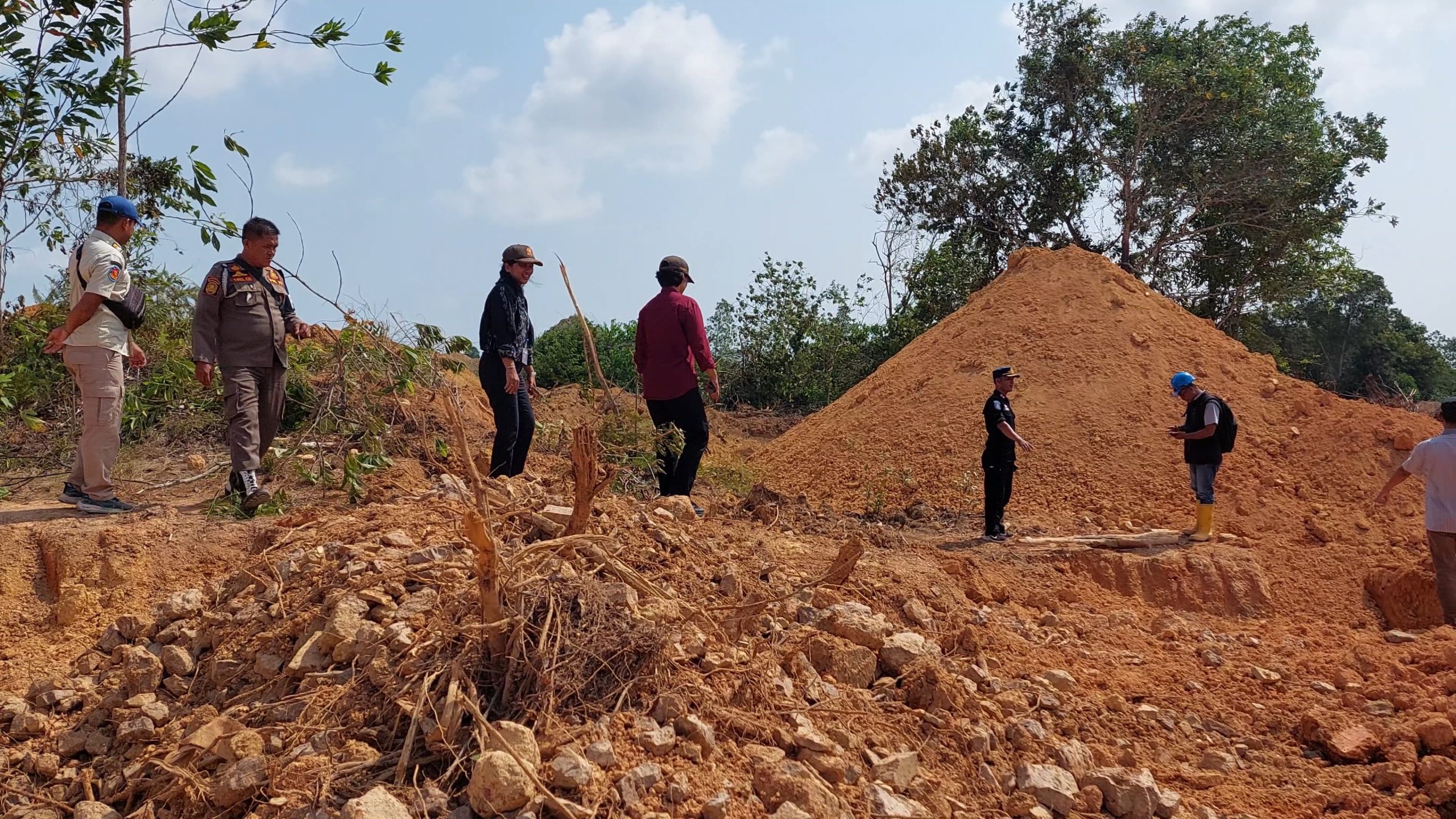 Tim Gabungan Hentikan Tambang Ilegal di Depan Kantor DPRD Bangka Selatan, Dua Lokasi Tak Miliki SPK dan Pemiliknya Teridentifikasi