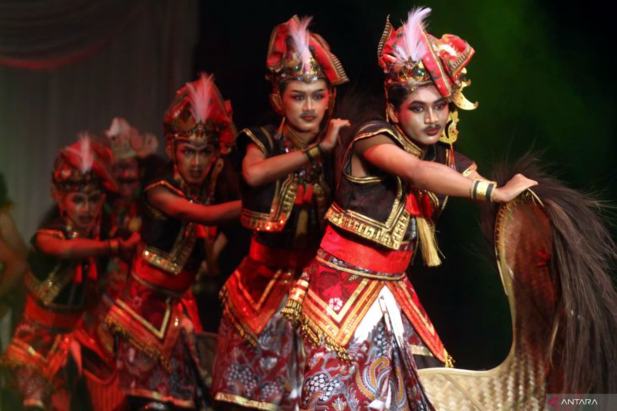 Khofifah Dorong Regenerasi Budaya di Jawa Timur: 589 Seniman Topeng Malangan Aktif hingga Agustus 2026