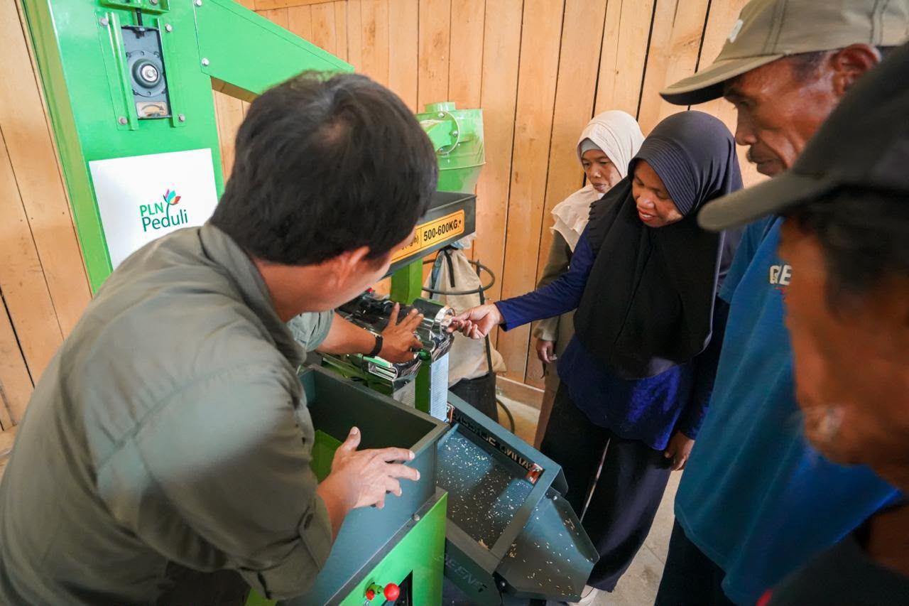 PLN Salurkan Traktor dan Alat Pertanian Bertenaga Listrik ke Petani Kutim, Target Panen Meningkat