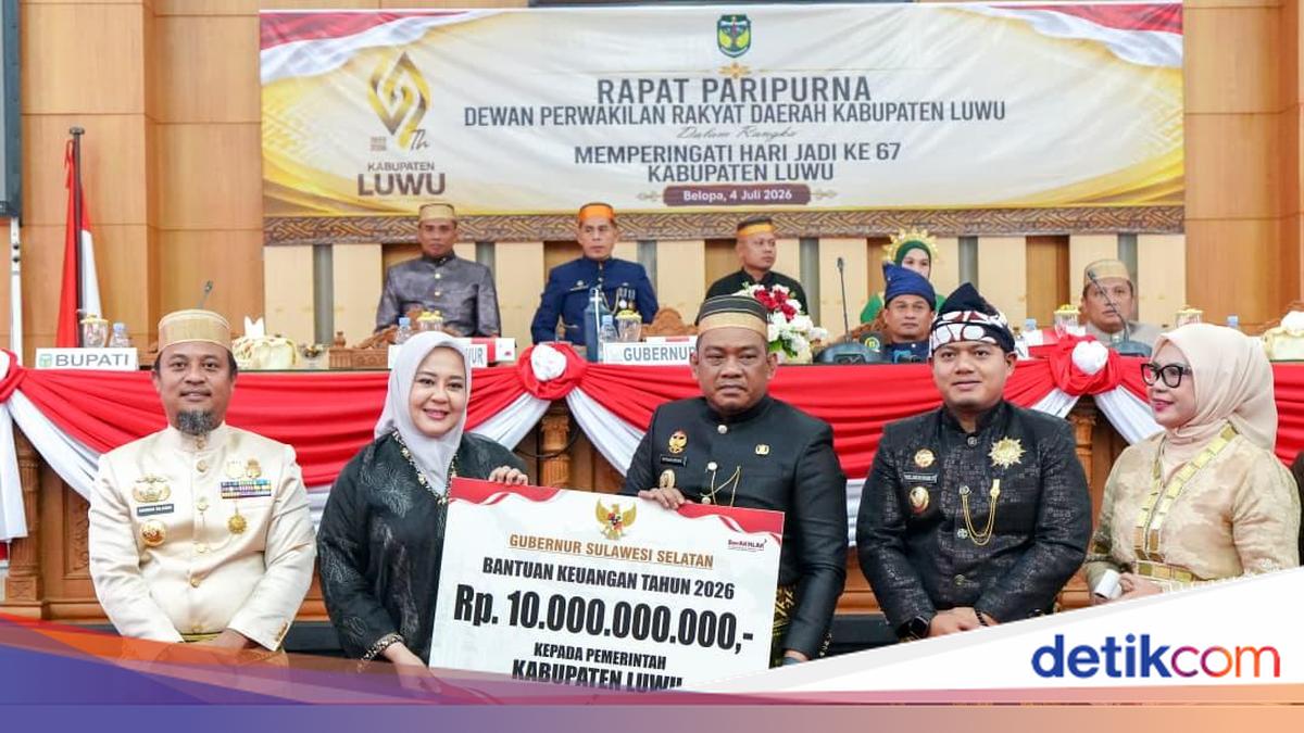 Gubernur Sulsel Andi Sudirman Serahkan Bantuan Rp 10 Miliar ke Luwu, Infrastruktur Jalan dan Irigasi Jadi Prioritas