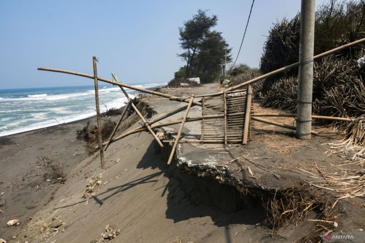 Abrasi Putuskan Jalur Alternatif Pantai Cangkring-Tanggultirto Bantul, Warga Harus Memutar Lewat JJLS