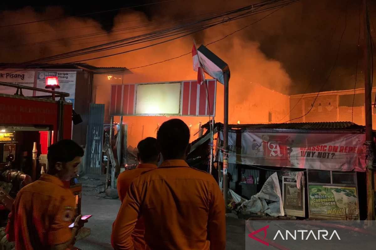 Kebakaran di Tamalanrea Makassar Hanguskan 10 Bangunan, 37 Jiwa Terdampak hingga Rumah Kos dan Ruko