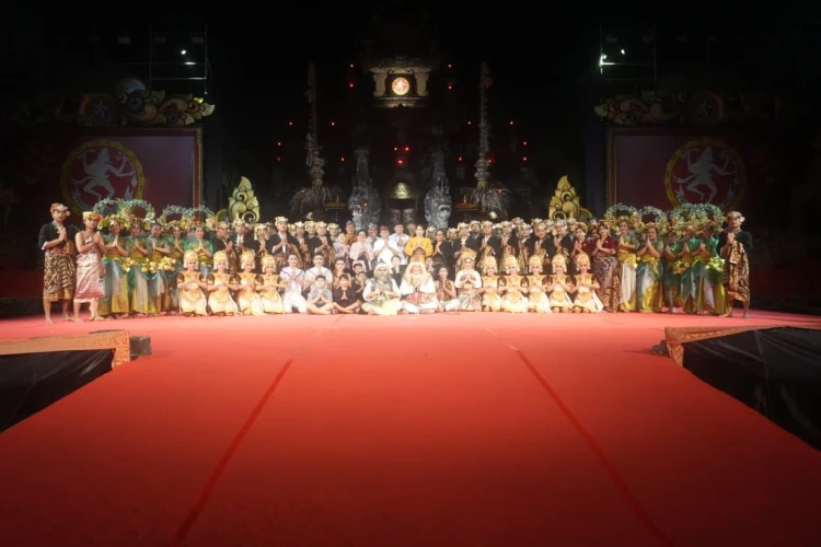 Bawa Kisah Pura Luhur Pasatan ke Panggung Ardha Candra, Gong Kebyar Jembrana Pukau Ribuan Penonton PKB