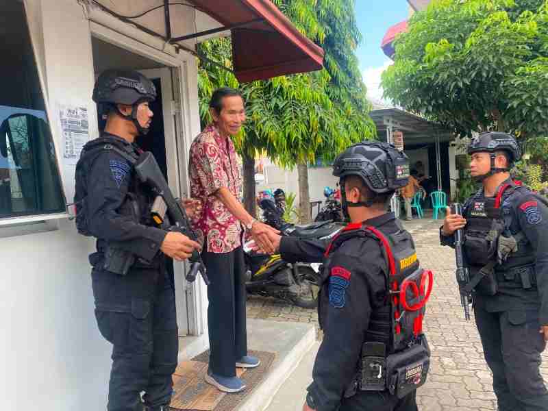 Satbrimob Polda Lampung Patroli Dialogis di 3 Gereja Besar Bandar Lampung, Jemaat Ibadah Minggu Tenang