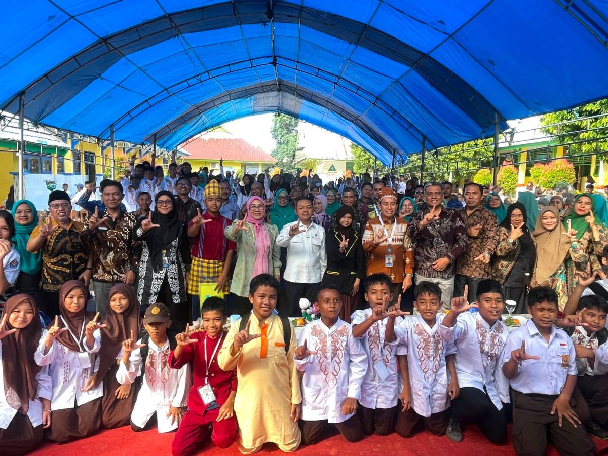 Wamendikdasmen Tinjau SMPN 15 Kendari, Ungkap Tiga Syarat Sekolah Bisa Dapat Bantuan Revitalisasi