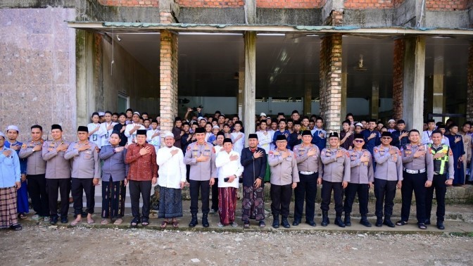 Kapolda Jambi Ingatkan Santri Ponpes Darul Arifin Soal Bahaya Judi Online dan Radikalisme di Medsos