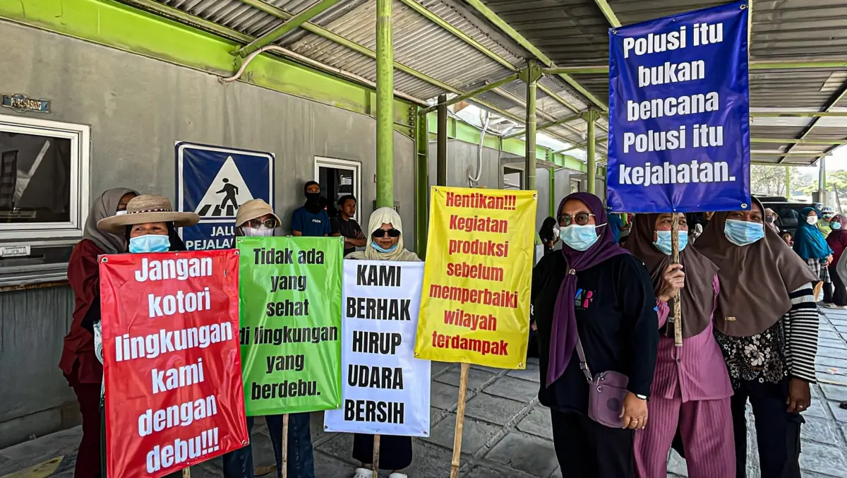 Puluhan Warga Tiga RW di Ciburuy Padalarang Geruduk PT Kurnia Marmer, Keluhkan Polusi Debu Picu Sesak Napas dan Getaran Mesin 24 Jam
