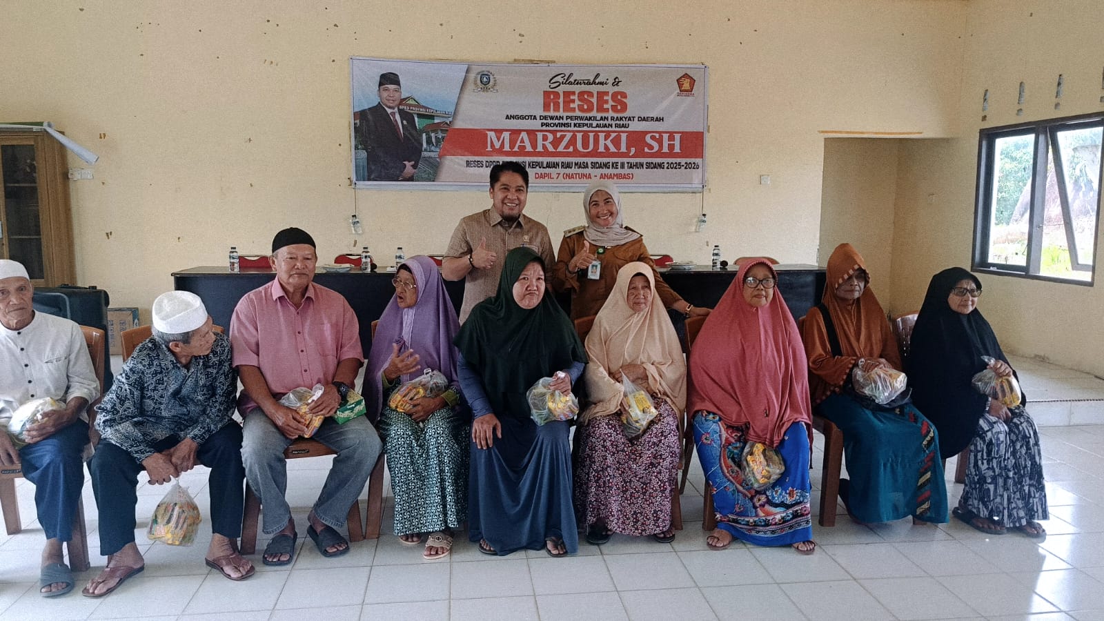 Reses di Ranai Darat Natuna, Warga Soroti Jalan Rusak hingga Kabel Listrik Semrawut ke Marzuki