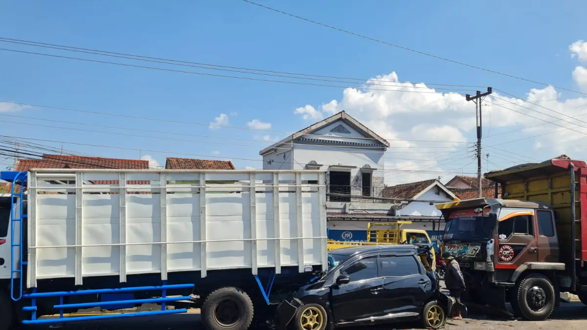 Tabrakan Beruntun Enam Kendaraan di Traffic Light Blabak Mungkid, Lalu Lintas Jalan Magelang-Jogja Lumpuh Total