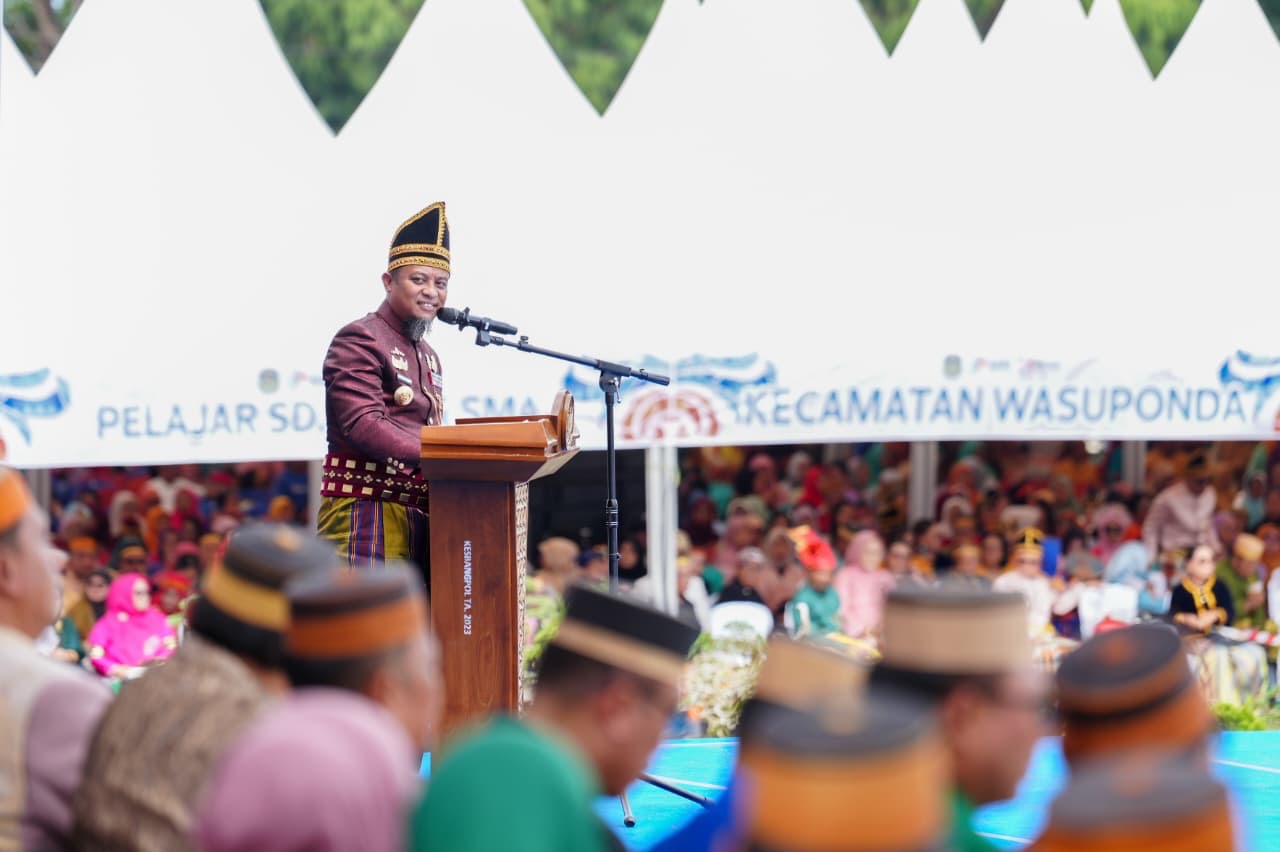 Gubernur Sulsel Andi Sudirman Sulaiman Serahkan Bantuan Rp15 Miliar untuk Luwu Timur di Hari Jadi ke-23