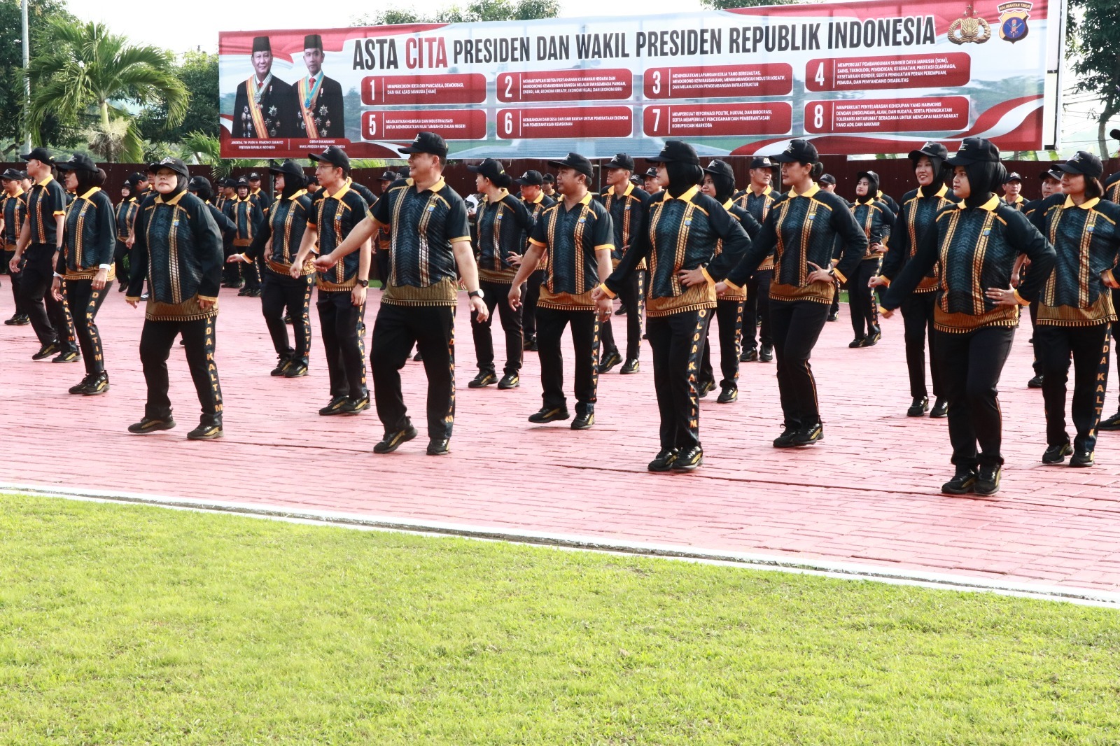 Polda Kaltim Gelar Senam Aerobik Rutin, Dirresnarkoba Pimpin Langsung Jaga Kebugaran Personel